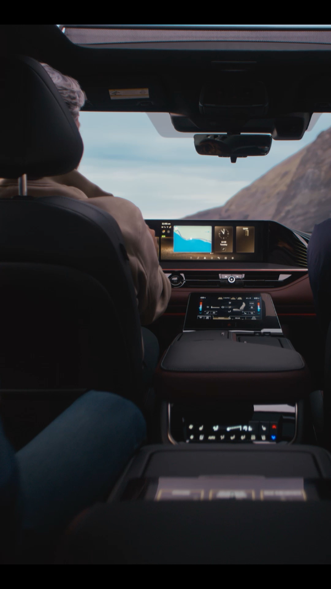 2026 INFINITI QX80 dashboard featuring dual 14.3-inch touchscreen displays and 9-inch control screen